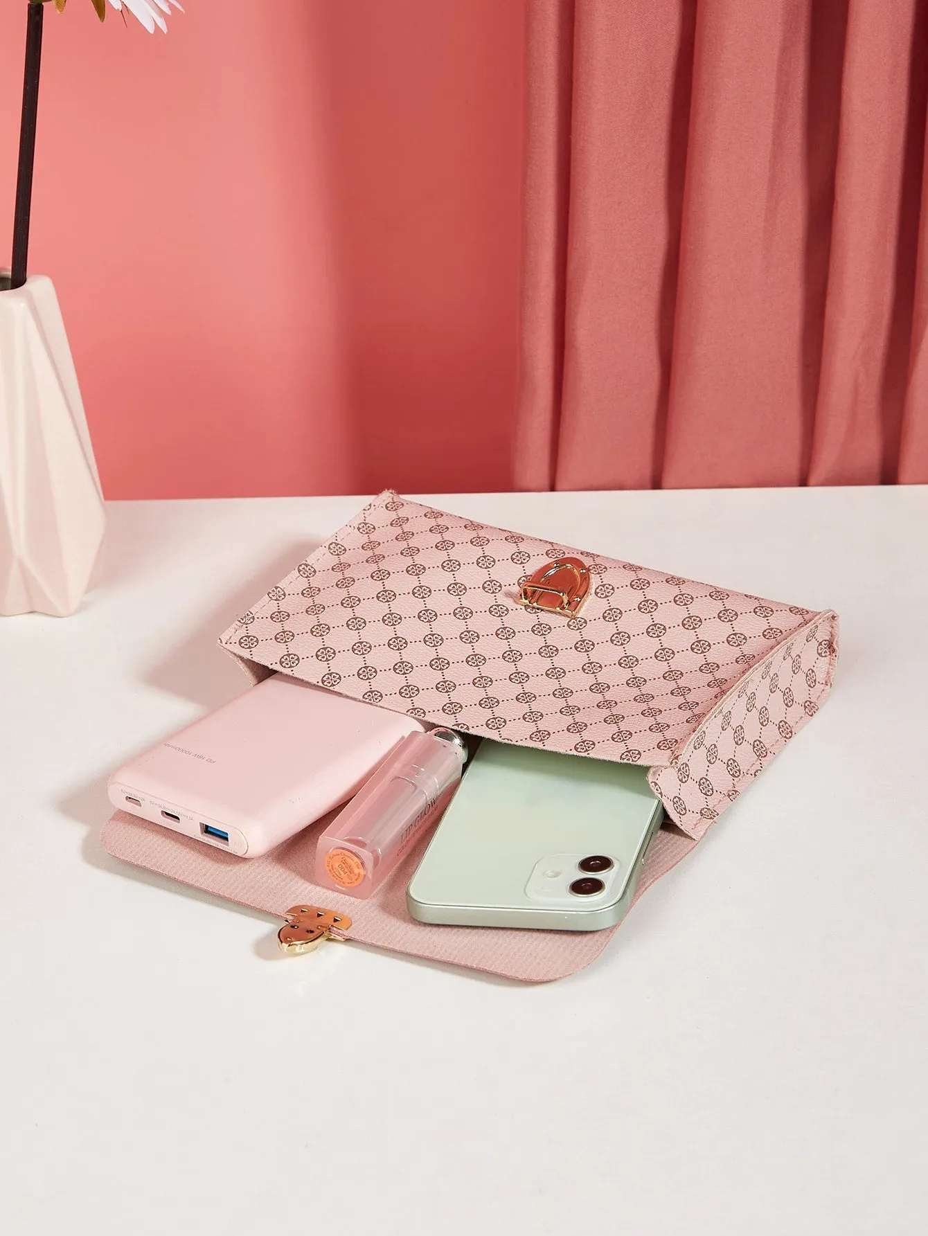 Geometric Graphic Push Lock Chain Bag