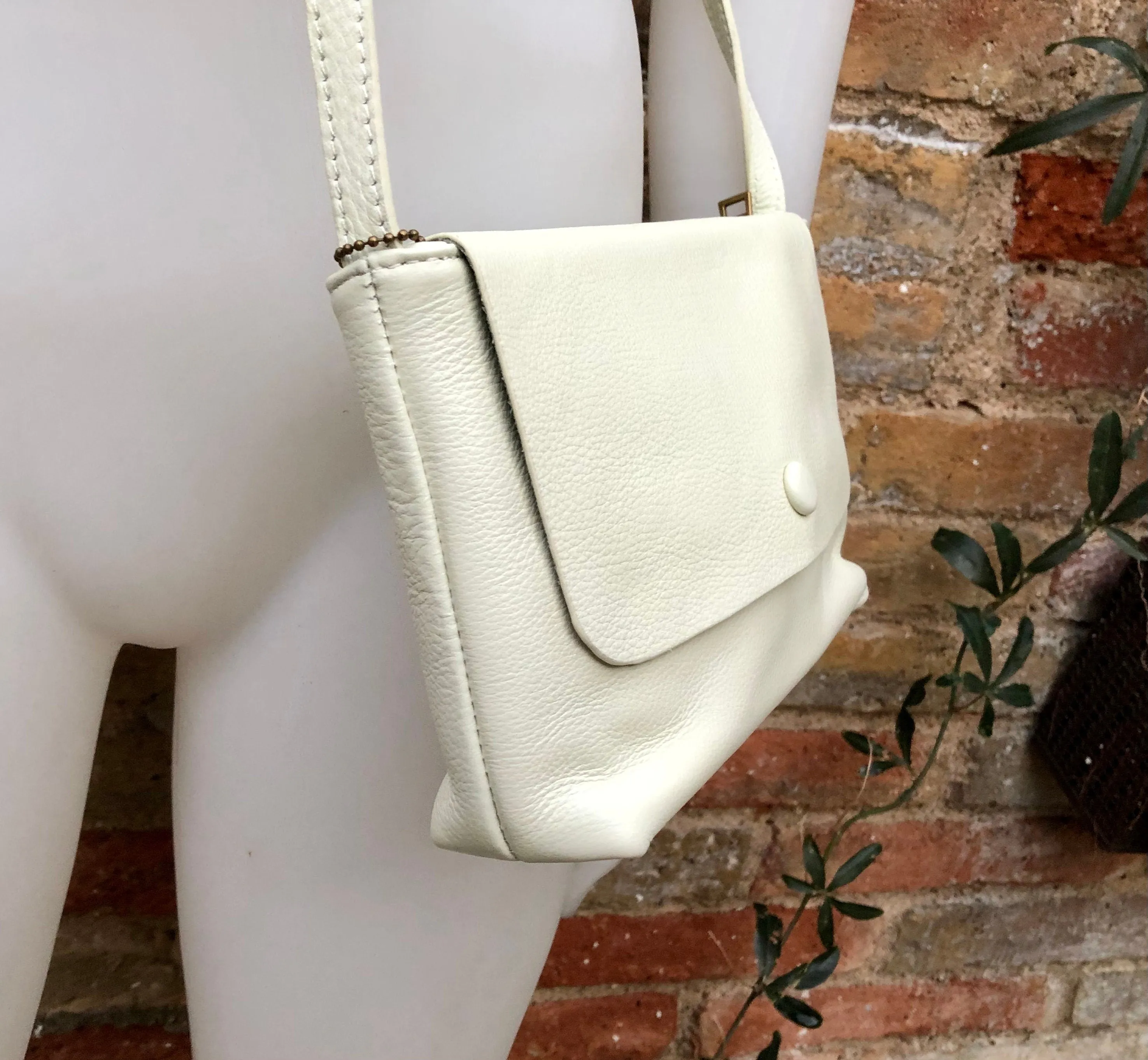 Small leather bag in cream beige. Cross body or shoulder bag in GENUINE leather. Beige leather bag with adjustable strap,  zipper and flap.